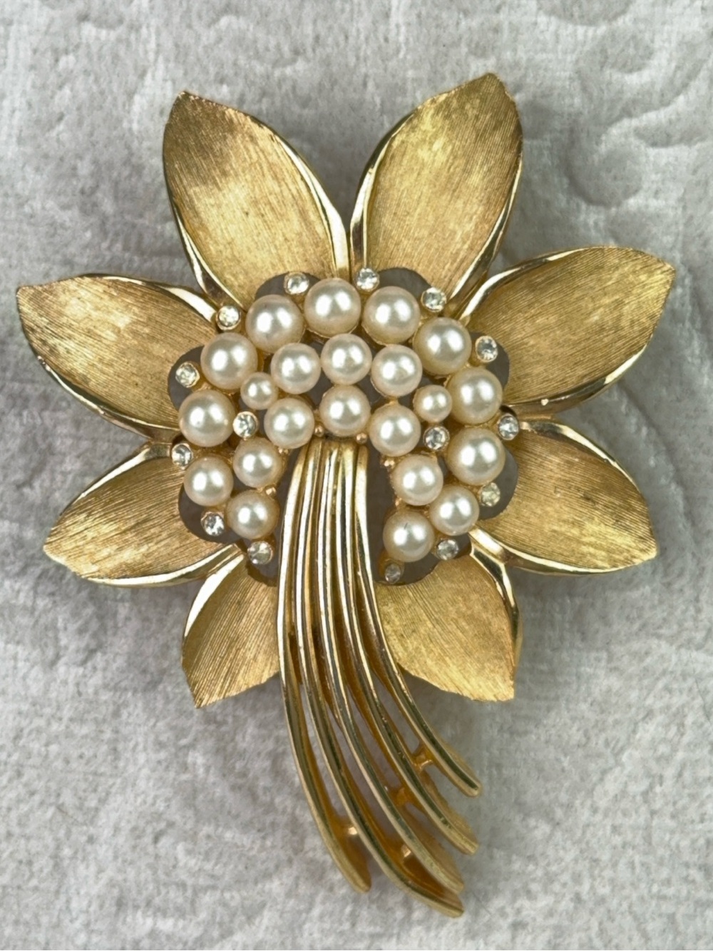 Vintage Trifari Gold-tone Flower Brooch Faux Pearls & Rhinestone